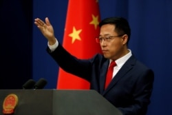 چین کی وزارت خارجہ کے ترجمان ژاؤ لی جیان پریس بریفنگ میں ایک صحافی کے سوال کا جواب دے رہے ہیں۔ فائل فوٹو