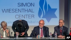Hikaru Kimura, Mitsubishi Materials' Senior Executive Officer, bows to offer an apology at the Simon Wiesenthal Center in Los Angeles, California, July 19, 2015. 