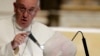 Le pape à Prato : pour un "travail digne" et contre "le cancer de la corruption"