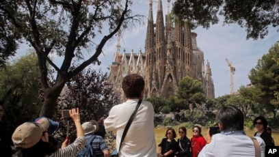 Barcelona S Cathedral Gets Building Permit 130 Years Later