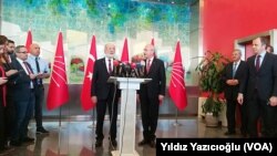 Kılıçdaroğlu ve Karamollaoğlu, 23 Nisan'da CHP Genel Merkezi’nde bir araya geldi