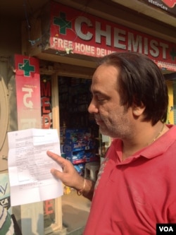 Store owner Ramesh Chhabra says he does not mind the inconvenience involved in the switchover to new notes if it will clean up the system. (A. Pasricha/VOA)