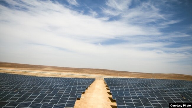 Solar panels are shows at the Azraq refugee camp in Jordan. (IKEA Foundation/Vingaland AB)