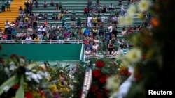 Les supporters de l'équipe de football Chapecoense du Brésil lors du deuil de leurs joueurs tués dans l’accident d'avion en Colombie, au stade Arena Conda à Chapeco, Brésil, 2 décembre 2016.