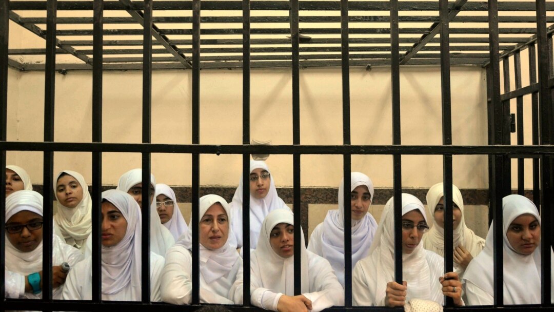 Qamchi bilan jinsiy aloqa video Kamarni urib jinsiy aloqa video