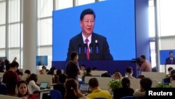 Reporteros escuchan el discurso del presidente chino, Xi Jinping, en el Foro de Boao para Asia, celebrado en la isla de Hainan, en el sur del país. 