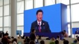 Reporters at media centre of Boao Forum for Asia watch Chinese President Xi Jinping delivering his speech at the annual forum, in Boao, in the southern Chinese province of Hainan, Apr. 10, 2018.