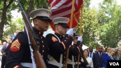 کرسټوفر کولمبس په همدې ورځ د امریکا په ځمکه قدم کېښود او یوه نوې دنیا یې وموندله.