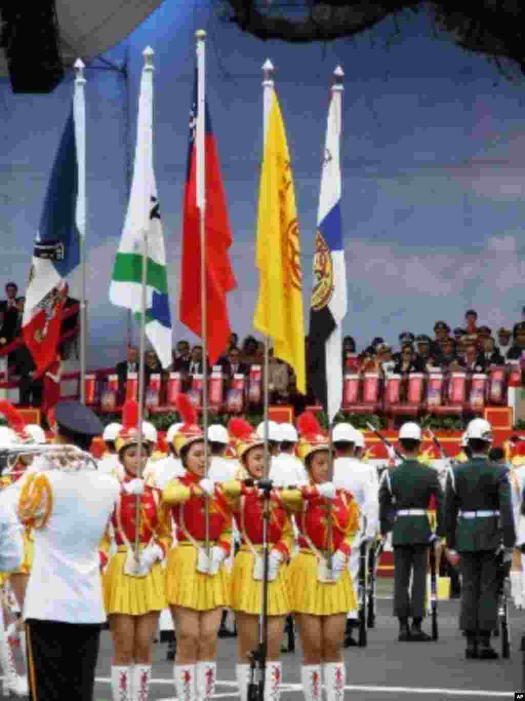 女子中學生組成的儀仗隊