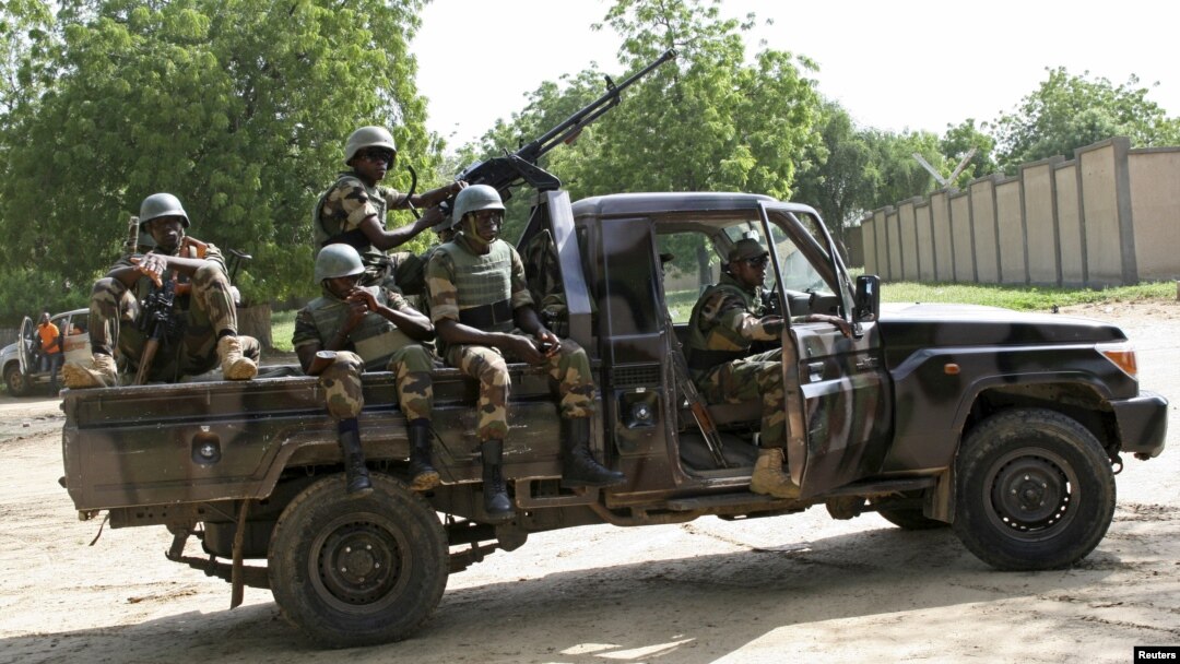 Pasukan Niger mengamankan kawasan di Diffa di Niger (foto: dok). Boko Haram menyerang desa di Diffa, menewaskan 15 orang.