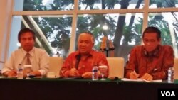 Utusan Khusus Presiden untuk Dialog dan Kerjasama antar Agama & Peradaban Din Syamsuddin (tengah) Rabu (25/4) menjelaskan soal KTT Ulama dan Tokoh Islam Internasional "Wasatiyyat Islam" untuk Peradaban Dunia yang akan diselenggarakan di Indonesia. 