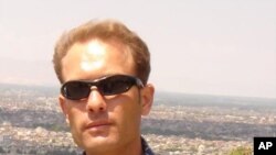 عه‌لی خزری: هیچ کات ئامۆژگاری که‌س ناکه‌م چونه‌ ده‌ره‌وه‌ له‌ ڕێگای قاچاغ