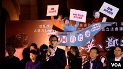 香港民主派舉行集氣大會追究前特首涉嫌貪污的UGL案。(美國之音湯惠芸拍攝 )