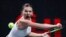 La Roumaine Simona Halep lors d'un match contre la canadienne Bianca Andreescu, Chine, le 28 octobre 2019.