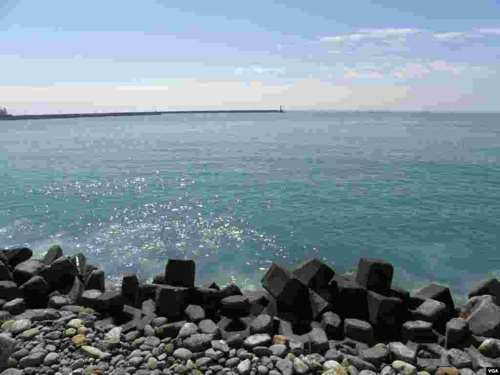 花莲市的海景--面对太平洋 (美国之音木风拍摄)