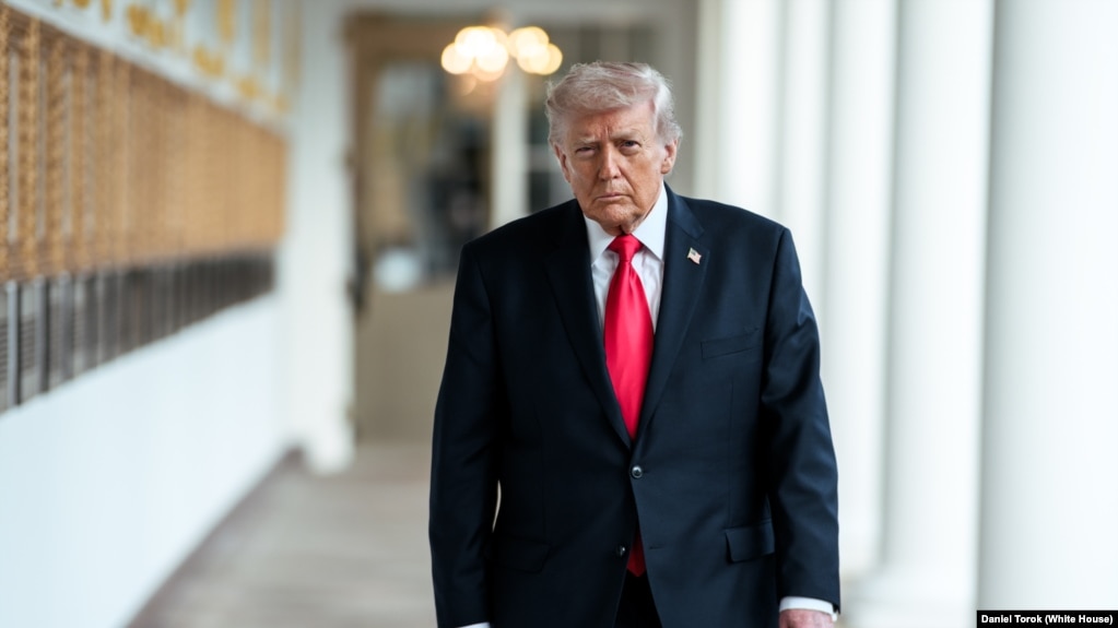 特朗普总统抵达白宫东厅。(2026年3月5日)