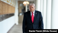 特朗普总统抵达白宫东厅。(2026年3月5日)