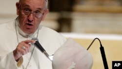 Le pape François à Florence, Italie, le 10 novembre 2015. (AP Photo/Gregorio Borgia)