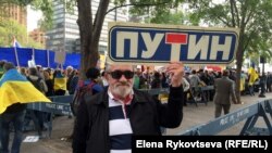 Борис Кузнецов на протестной акции в Нью-Йорке. Архивное фото