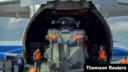 انتقال تجهيزات ارسالی از افغانستان در فرودگاه لایپزیگ، آلمان