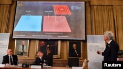 Thomas Hans Hansson (R), one of the members of the Royal Academy of Sciences, speaks during a news conference announcing the winners of the 2016 Nobel Prize for Physics in Stockholm, Sweden, Oct. 4, 2016. 