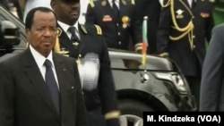 Le président Paul Biya arrive sur le boulebard du 20-Mai à Yaoundé, Cameroun, le 20 mai 2018.