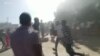 Des centaines de manifestants soudanais défilent dans la banlieue de Khartoum