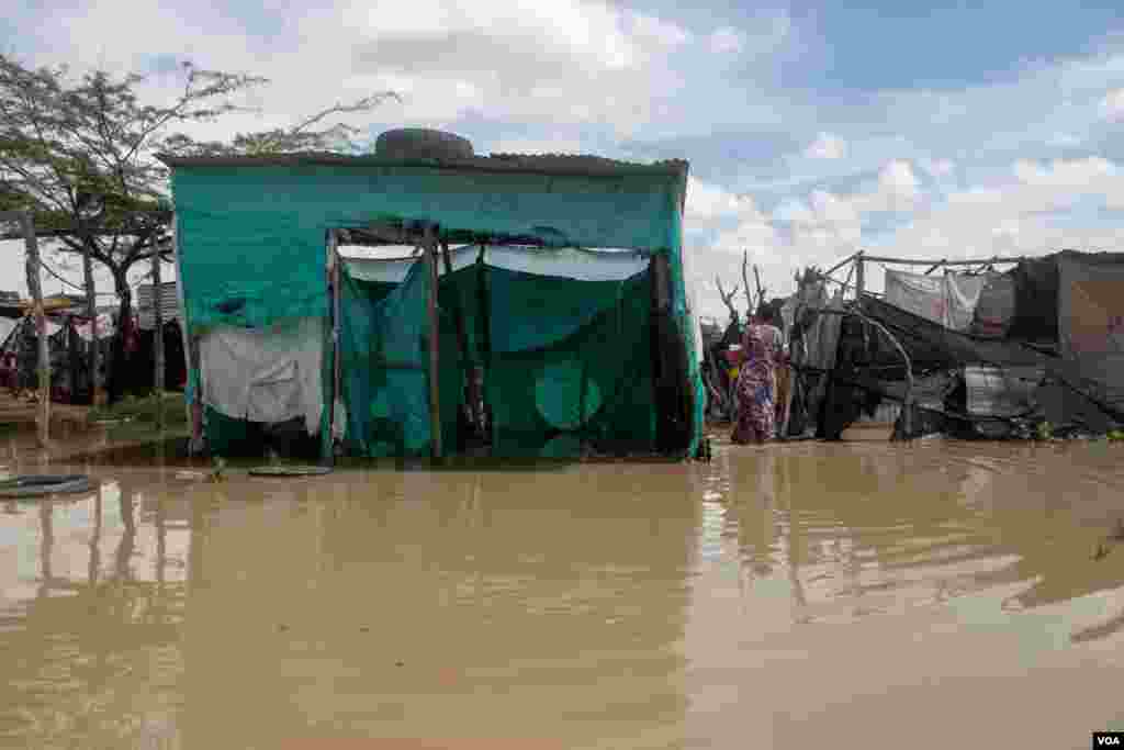 As&#237; luce el hogar de muchos venezolanos que viven en las zonas de frontera entre Colombia y Venezuela. Tras la pandemia de la COVID-19 a muchas familias les toc&#243; aguardar tiempo en asentamientos improvisados, debido al cierre de la frontera.