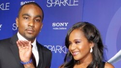 Bobbi Kristina Brown, filha da falecida cantora Whitney Houston, com seu namorado Nick Gordon, na estreia do filme "Sparkle".