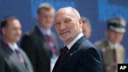 El ministro de Defensa polaco Antoni Macierewicz hizo el anuncio en Zagan, en el occidente de Polonia, luego de una reunión con el comandante de los batallones de infantería de EE.UU.