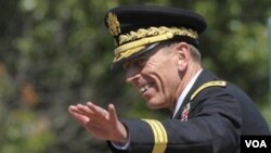 Calderón y Petraeus intercambiaron puntos de vista sobre la agenda de seguridad entre México y Estados Unidos.