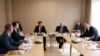 Delegacije Kosova i Srbije tokom razgovora u Briselu kojima su posredovali Žosep Borelj i Miroslav Lajčak (Foto: Tviter/profil Žozepa Borelja)