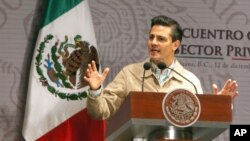 El presidente Enrique Peña Nieto presentó su plan de seguridad que incluye mantener al Ejército y la Marina en la calle.