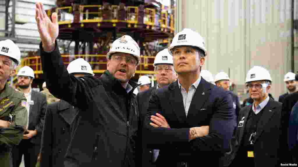 گالری عکس | آغاز تور یک‌ماهه «زرادخانه آزادی» توسط پیت هگست، وزیر جنگ آمریکا (عکس از حساب کاربری وزارت جنگ آمریکا در ایکس)