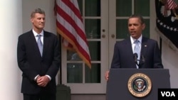 Tổng thống Hoa Kỳ Barack Obama (phải) và kinh tế gia Alan Krueger, cố vấn kinh tế Tòa Bạch Ốc