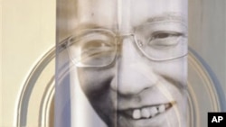 A worker installs a banner outside the Nobel Peace Center for Nobel peace laureate Liu Xiaobo in Oslo, Norway, 09 Dec 2010