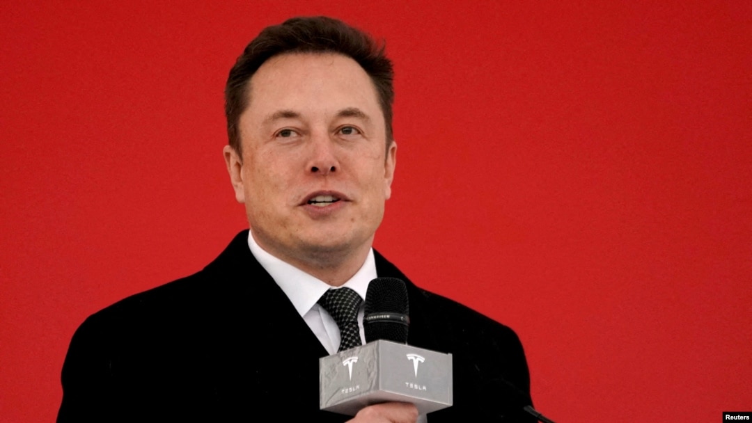 CEO Tesla Elon Musk menghadiri upacara peletakan batu pertama Tesla Shanghai Gigafactory di Shanghai. (Foto: Reuters)
