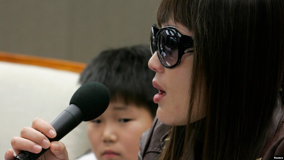북한 정치범수용소(관리소) 출신 탈북자 김해영(33. 가명) 씨가 지난 2009년 3월 서울에서 열린 기자회견에서 북한의 인권 유린 상황에 대해 증언하고 있다. (자료사진)