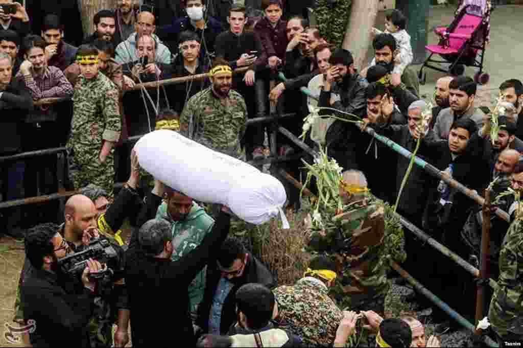 همزمان با سالمرگ دختر پیامبر اسلام در شهرهای ایران مراسمی با عنوان «تشییع پیکر شهدای گمنام» برگزار می شود. در اینباره چه فکر می کنید؟
