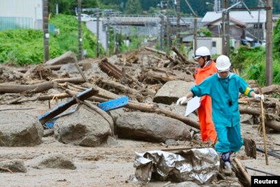 Typhoon Neoguri Lashes Japan's Okinawa Islands, Killing 1