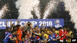 Malaysian players hold the trophy as they celebrate winning the ASEAN Football Federation (AFF) Suzuki Cup football tournament in Jakarta, 29 Dec 2010