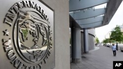 International Monetary Fund logo is seen outside the headquarters building during the IMF/World Bank spring meeting in Washington, U.S., April 20, 2018. REUTERS/Yuri Gripas - RC13CB8CD000