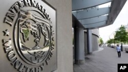 Entrada da sede do FMI em Washington