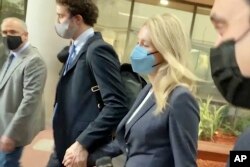 Elizabeth Holmes kite Tribinal Federal Etazini an, Vandredi 19 Nov. 2021.
