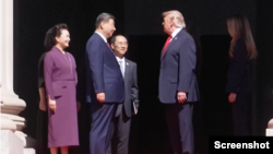 中国国家主席习近平在结束参观美国国家档案馆后与唐纳德·特朗普总统告别。(2026年9月25日)