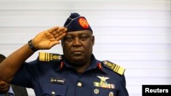 Marigayi babban hafsan tsaron kasa, Air Marshal Alex Badeh,a lokacin da aka nada shi a mukamin