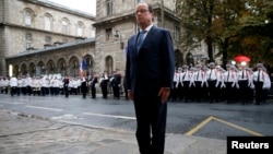 French President Francois Hollande attends a ceremony to mark the 70th anniversary of the Liberation of Paris from Nazi occupation, at the Police headquarters in Paris, Aug. 25, 2014.
