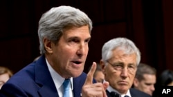 U.S. Defense Secretary Chuck Hagel (R) listens as Secretary of State John Kerry testifies on Capitol Hill in Washington, Sept. 3, 2013, before the Senate Foreign Relations Committee hearing to advance President Barack Obama's request for congressional aut