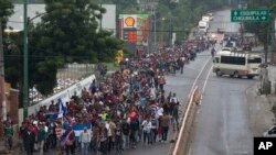 Honduran migrants walking to the U.S. start their day departing Chiquimula, Guatemala, Oct. 17, 2018. The group of more than 2,000 Honduran migrants hit the road in Guatemala again, hoping to reach the United States despite President Donald Trump's threat to cut off aid to Central American countries that don't stop them. 