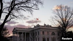 La Casa Blanca se ve al amanecer durante la primera semana en el cargo del presidente estadounidense, Joe Biden, en Washington, Estados Unidos, el 23 de enero de 2021.